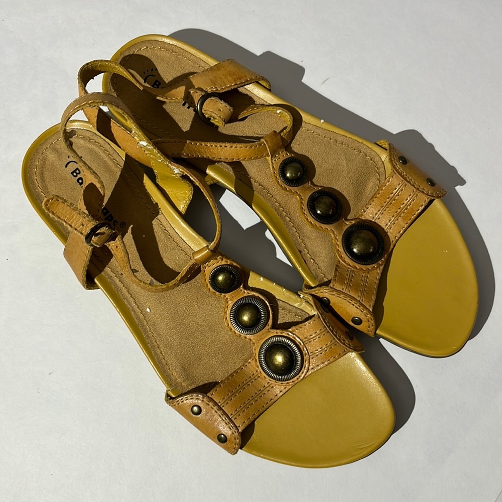BareTraps Mecky yellow leather sandals shoes flip flops womens sz 9 w/ defects
